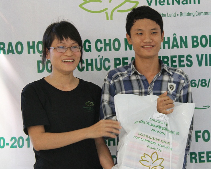 Hong receives his scholarship package from PeaceTrees