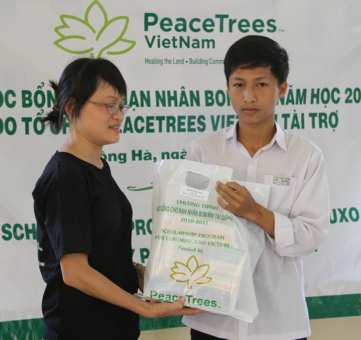 Thien receives his scholarship package for 12th grade