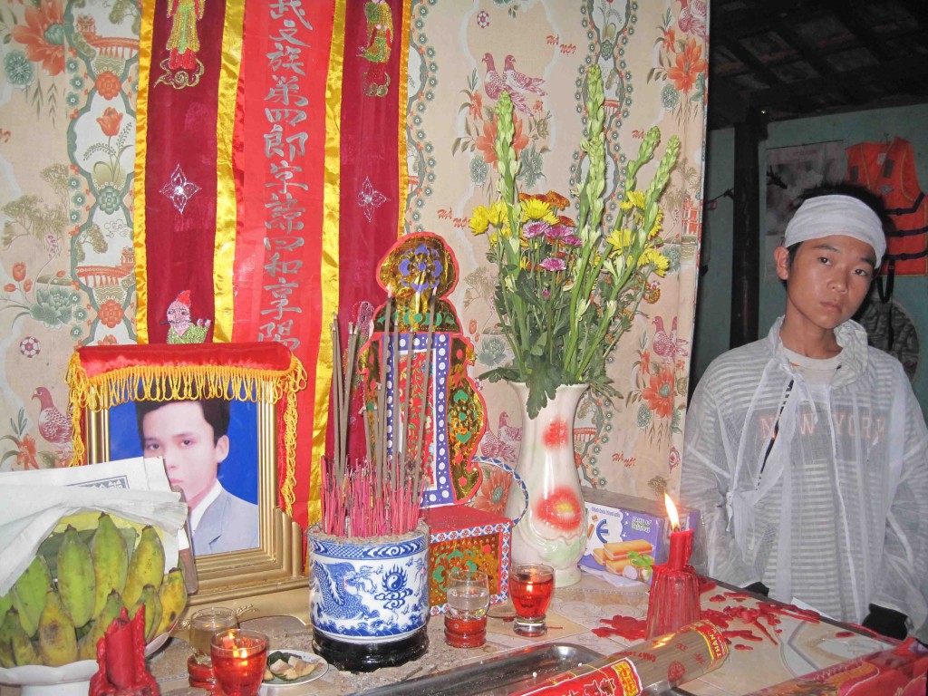 Memorial service for Hoa